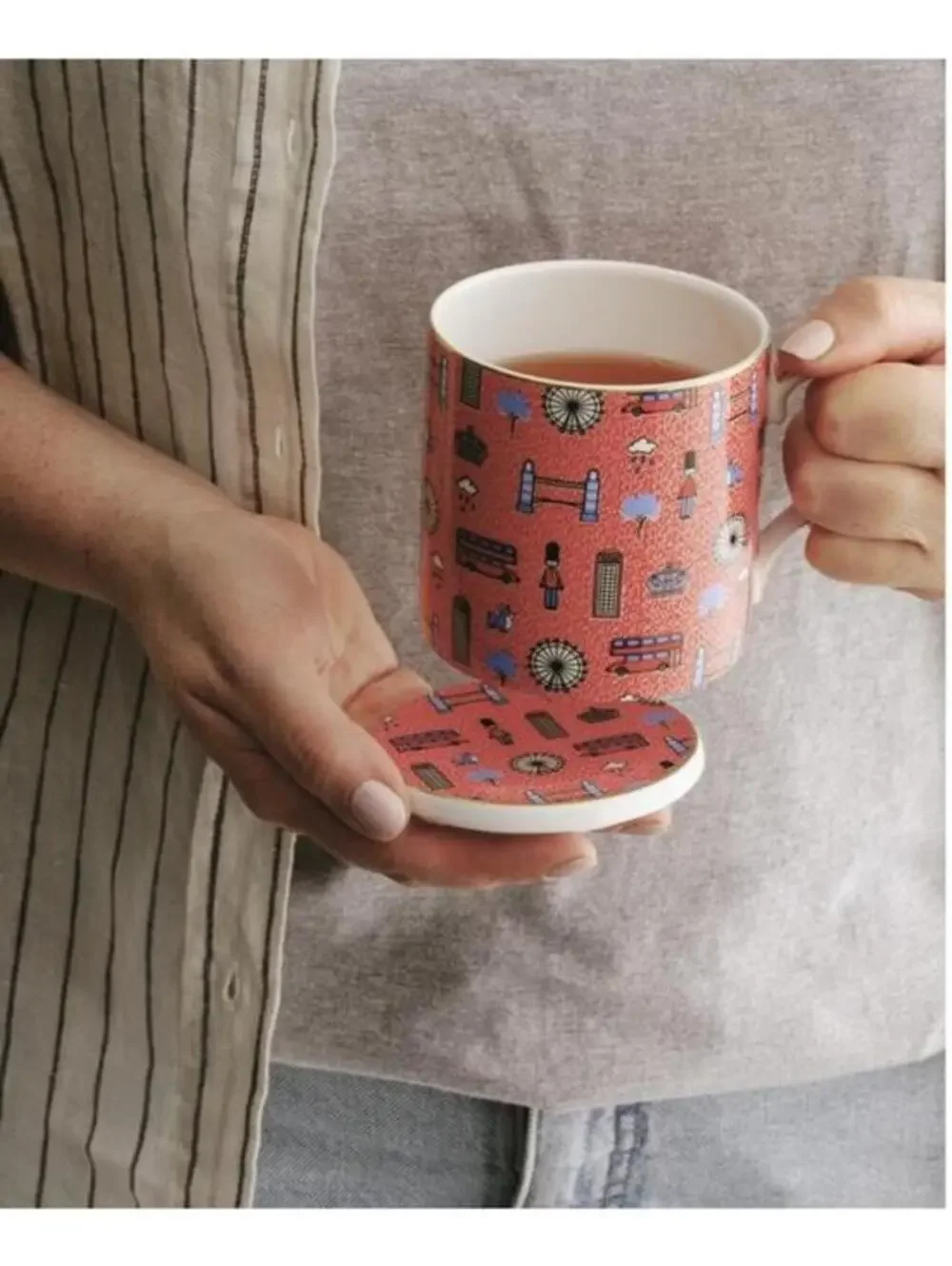 T2 Iconic English Breakfast Mug Lid Red London Fine Bone China Tea Cup 400ml
